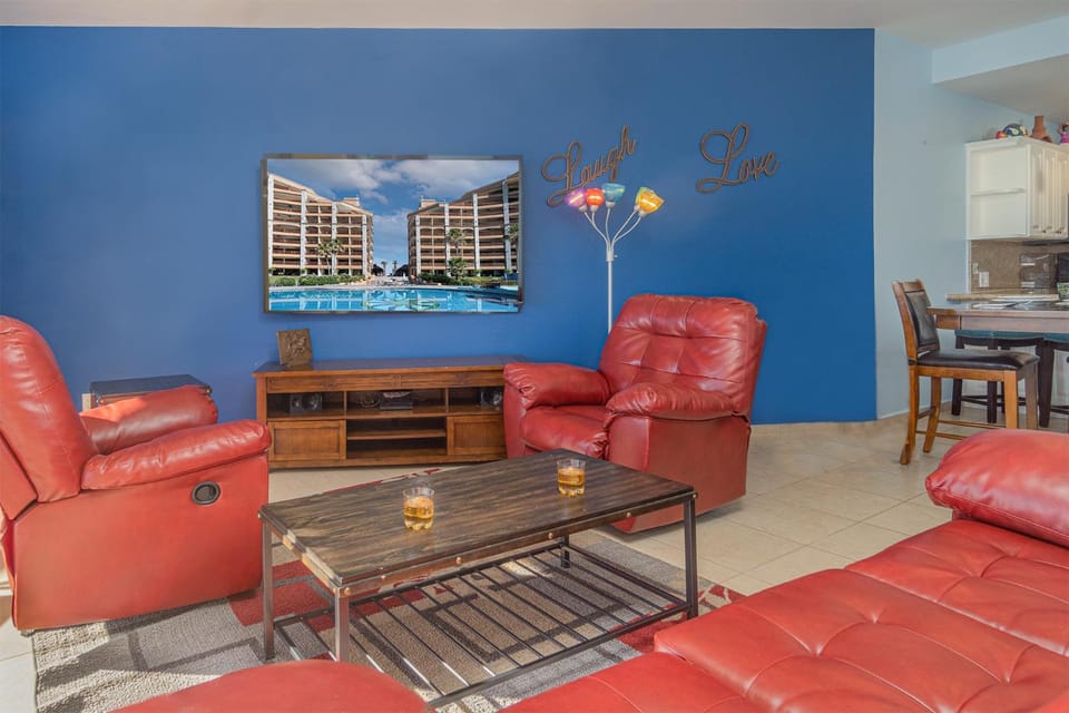 TV and multimedia, Seating area, Dining area