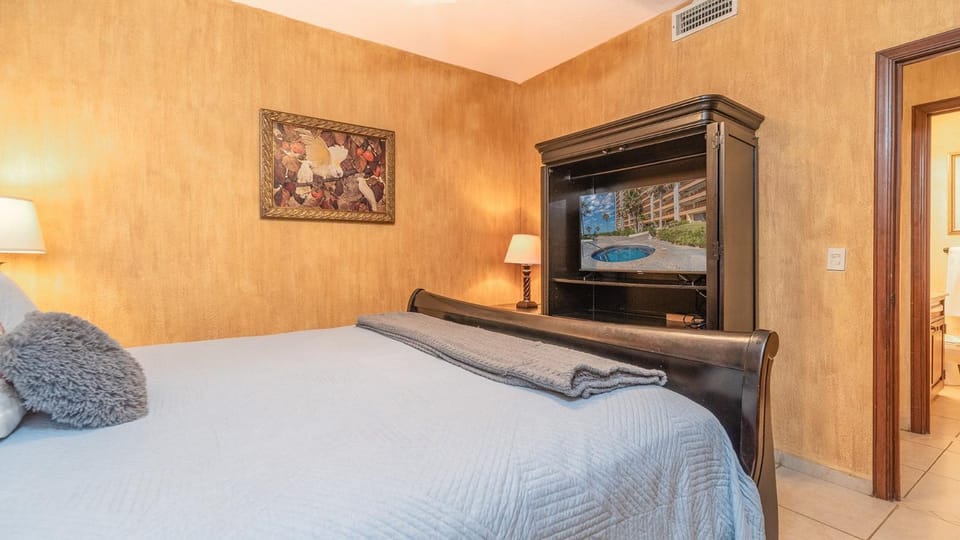 Bed, TV and multimedia, Bedroom