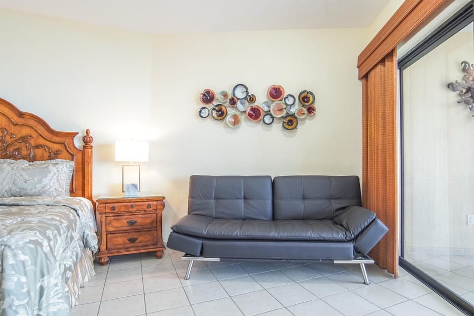 Bed, Seating area, Bedroom