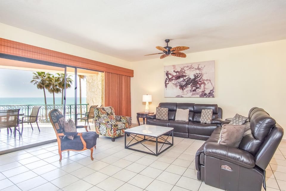 Balcony/Terrace, Living room, Seating area, Dining area, Sea view