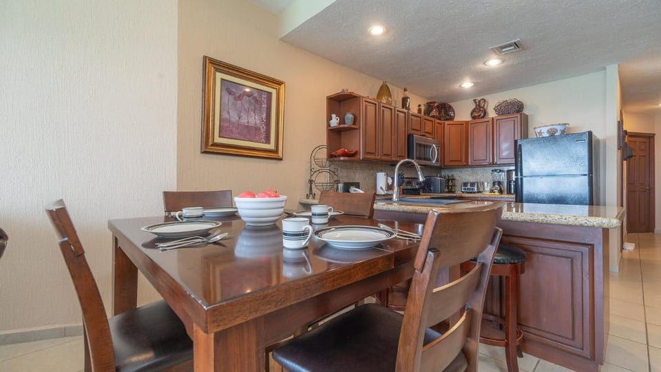 Kitchen or kitchenette, Dining area, dishwasher, oven, toaster
