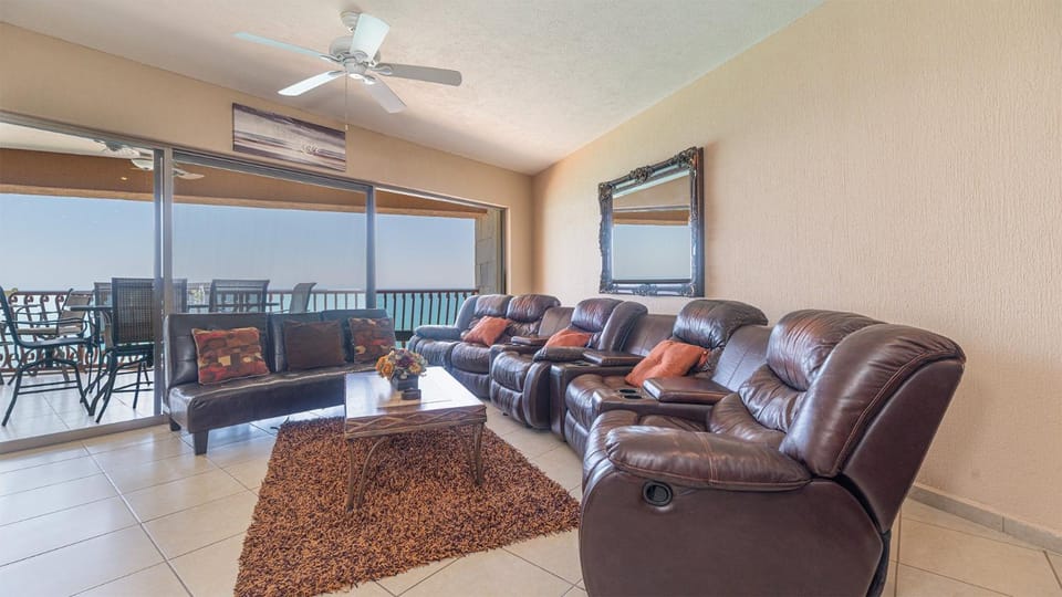 Patio, TV and multimedia, Living room, Seating area, Dining area