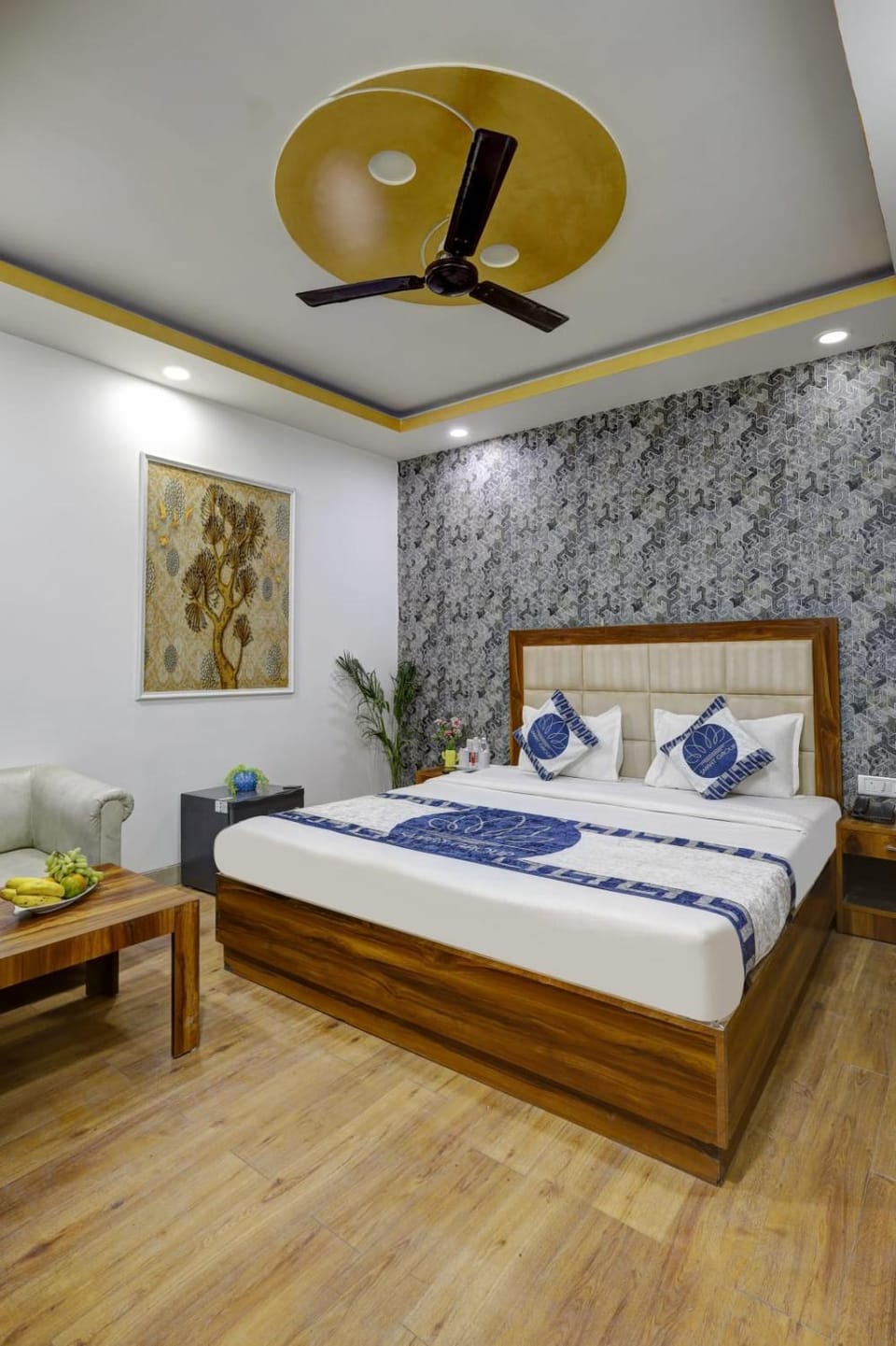 Bed, Photo of the whole room, Bedroom, fireplace