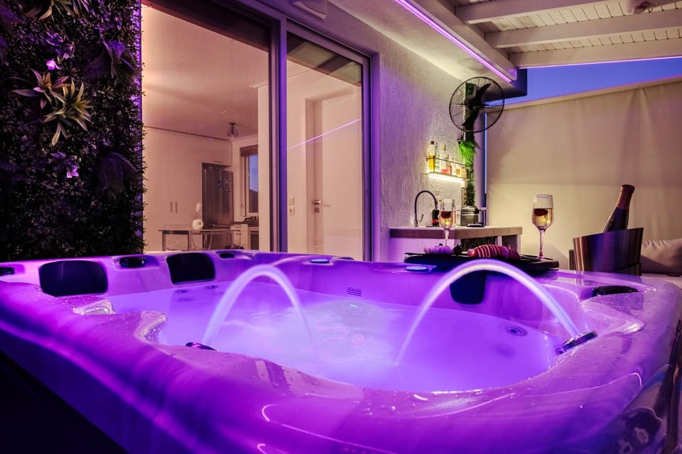 Central penthouse studio with Jacuzzi in Varkiza Apartment in East Attica Regional Unit, Greece