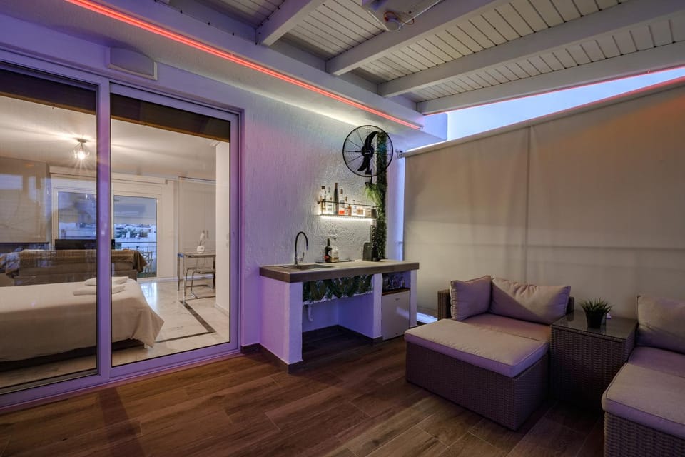 Central penthouse studio with Jacuzzi in Varkiza Apartment in East Attica Regional Unit, Greece