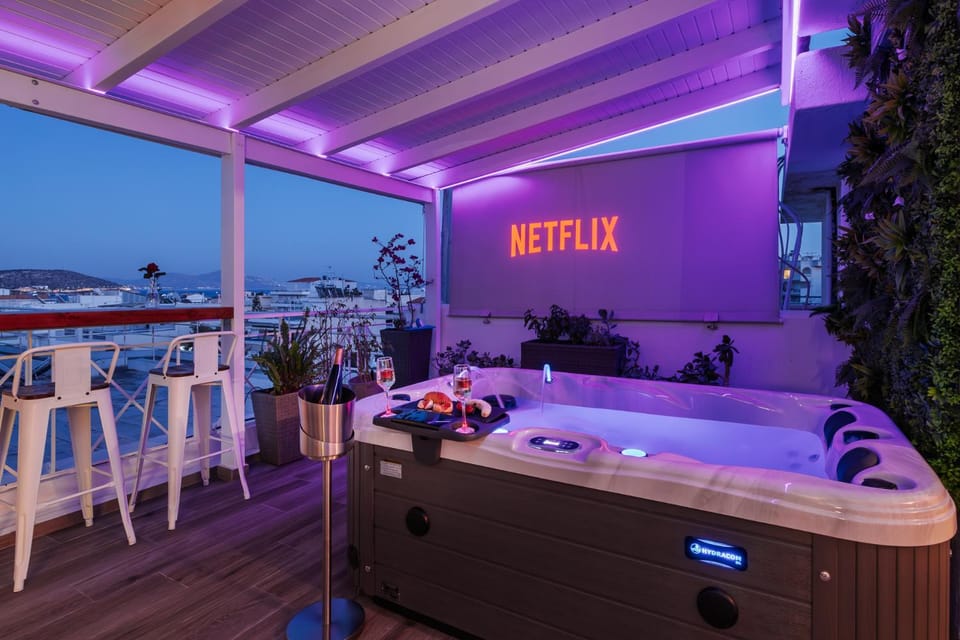 Central penthouse studio with Jacuzzi in Varkiza Apartment in East Attica Regional Unit, Greece