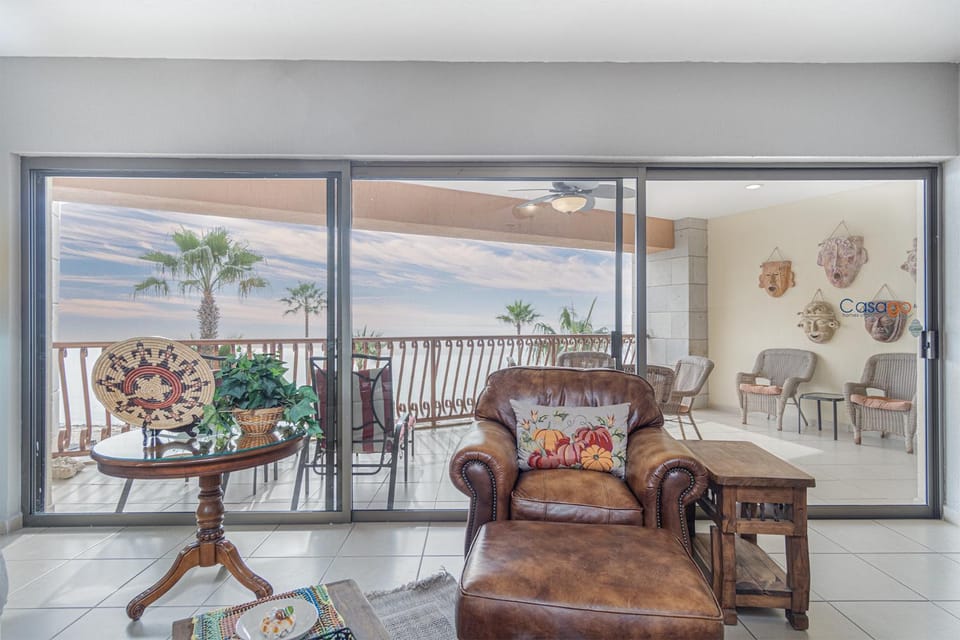 Balcony/Terrace, Living room, Seating area, Dining area