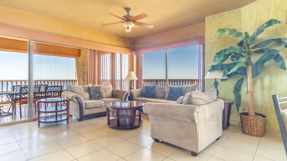 Balcony/Terrace, Living room, Seating area, Dining area