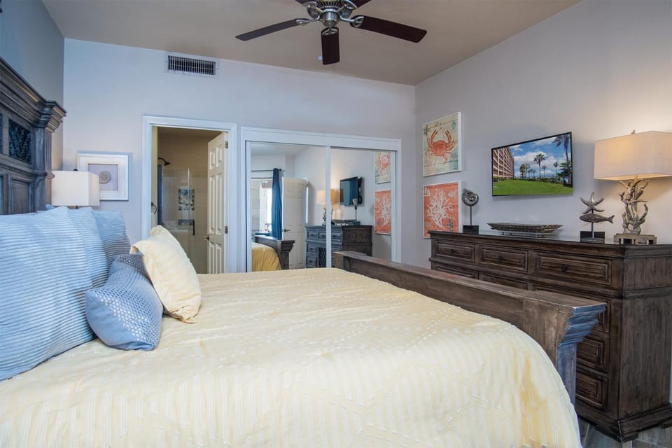 Bed, TV and multimedia, Bedroom