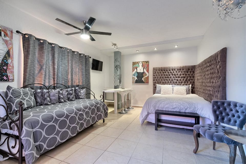 Bed, Seating area, Bedroom