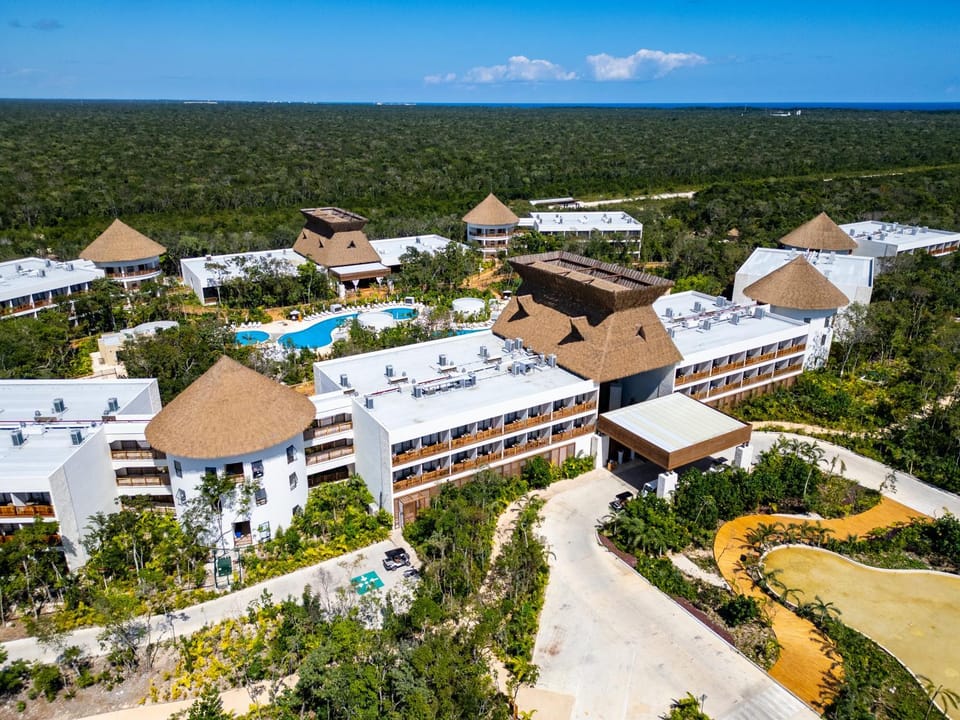 Property building, Facade/entrance, Day, Natural landscape, Bird's eye view, Pool view, Sea view, Swimming pool