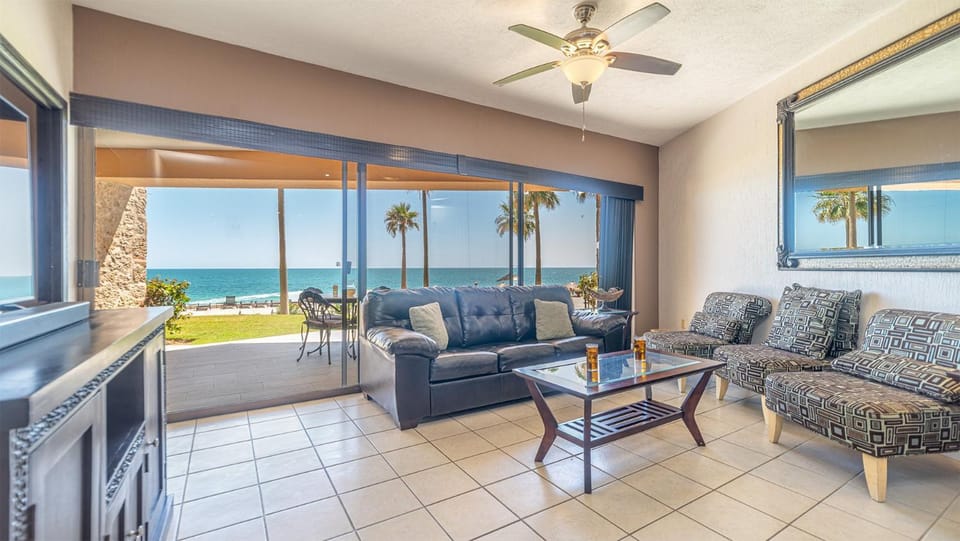 TV and multimedia, Living room, Seating area, Sea view