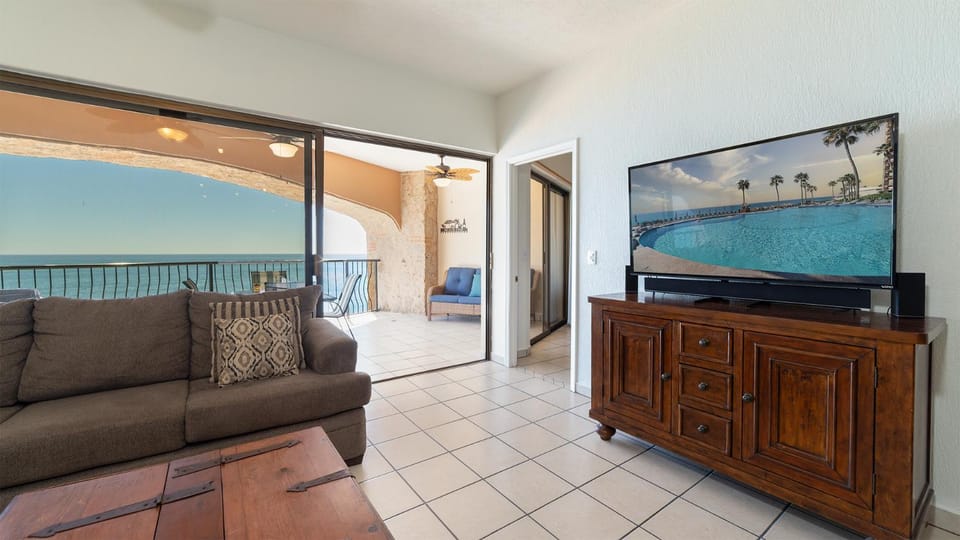 TV and multimedia, Living room, Seating area, Sea view