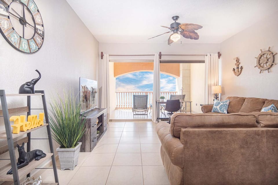 Living room, Decorative detail, Seating area