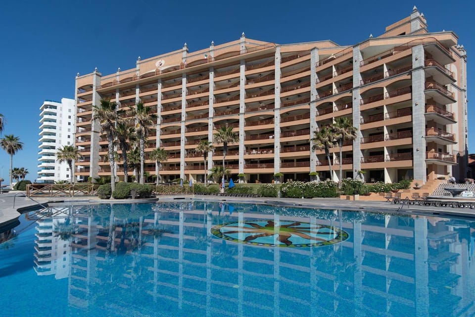 Property building, Day, Swimming pool, Swimming pool