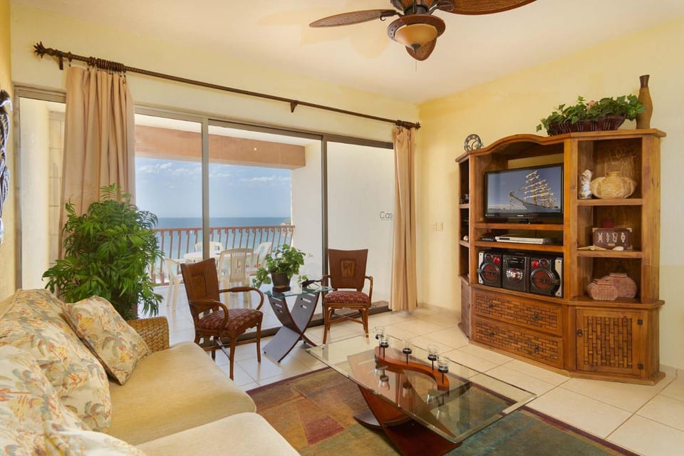 TV and multimedia, Living room, Seating area, Dining area, Sea view