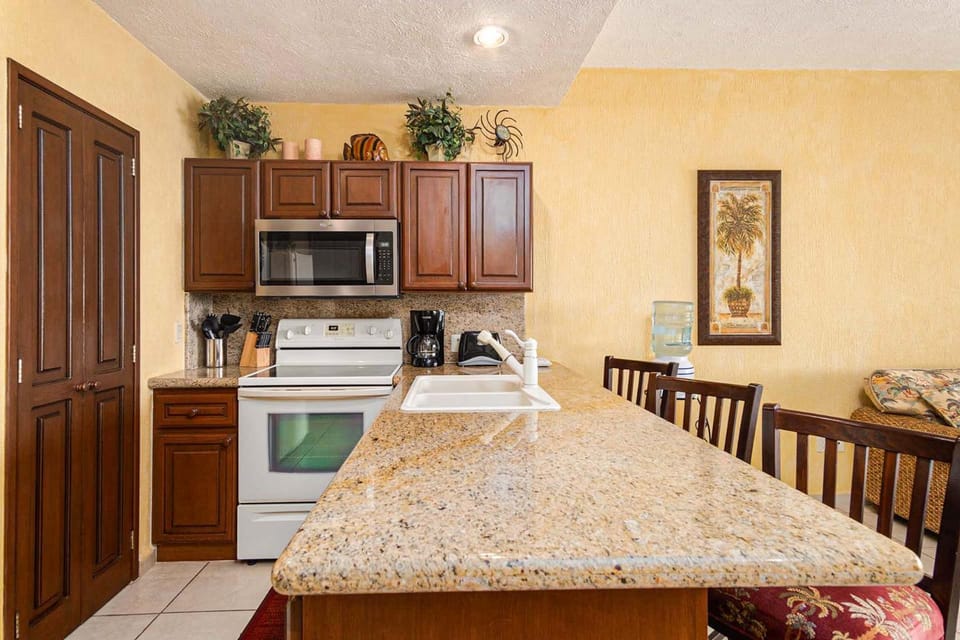 Kitchen or kitchenette, Dining area, oven, stove, toaster, kitchen
