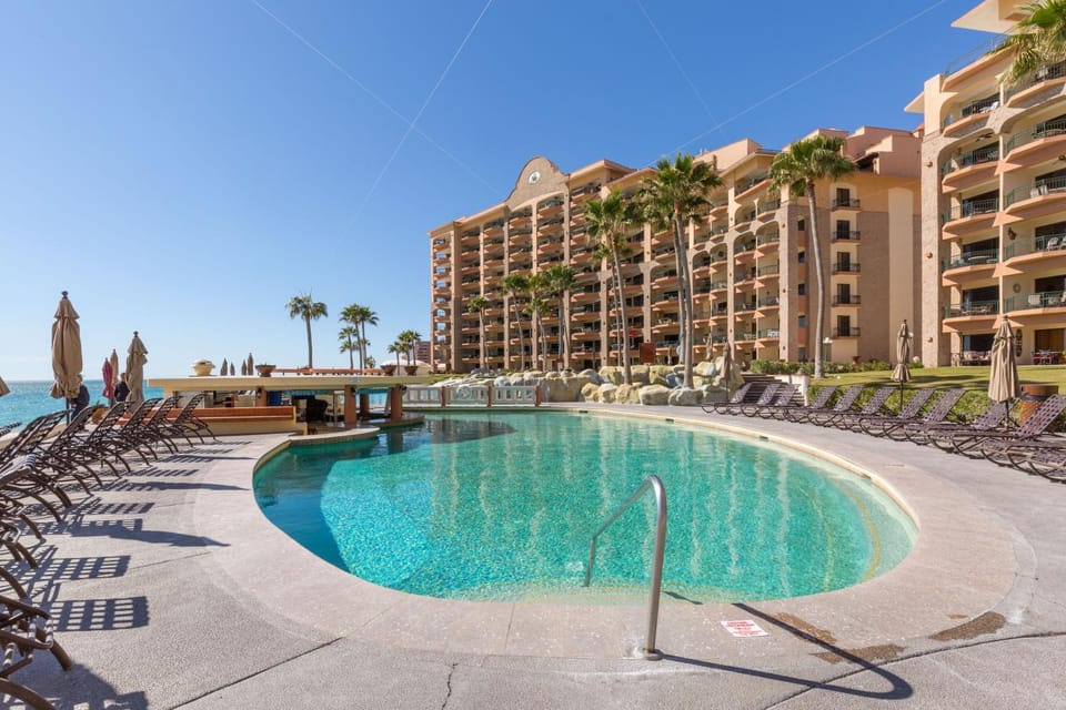 Property building, Day, Pool view, Swimming pool, sunbed