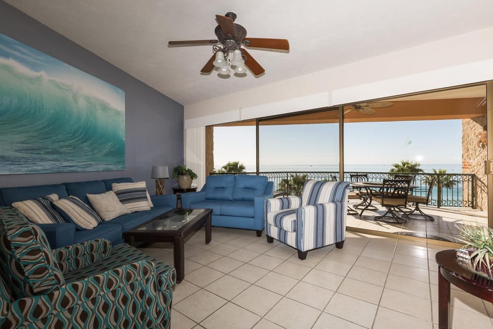 View (from property/room), Balcony/Terrace, Living room, Seating area, Dining area