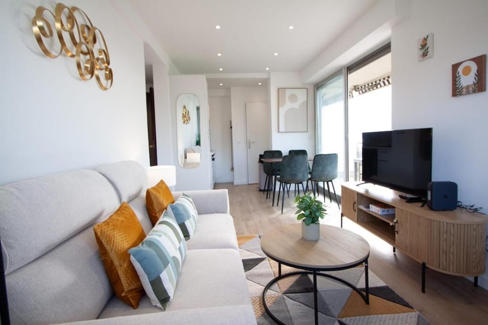 Luxury 1 Bed Apt Seafront Escape in Cannes Apartment in Cannes