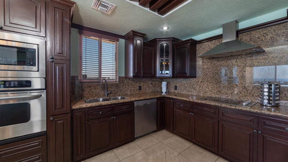 Kitchen or kitchenette, kitchen