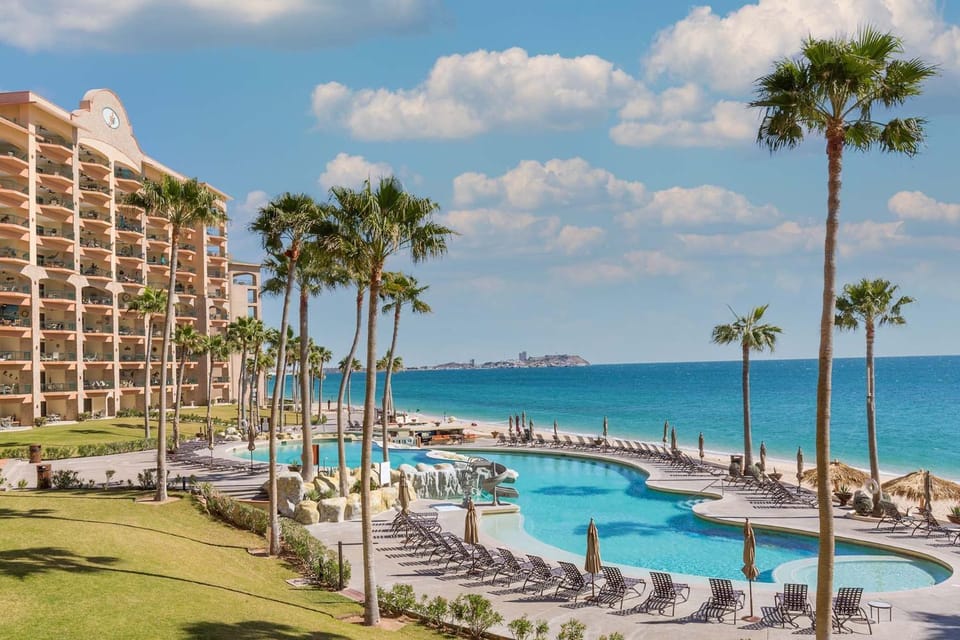 Property building, Spring, Day, Beach, Pool view, Sea view, Swimming pool, sunbed