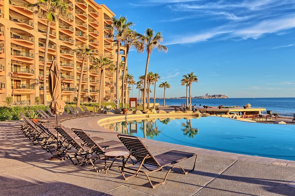 Property building, Sea view, Swimming pool