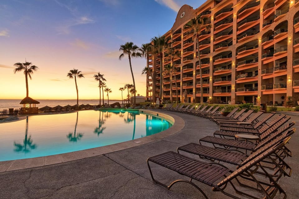 Property building, Day, Swimming pool, Sunset, sunbed