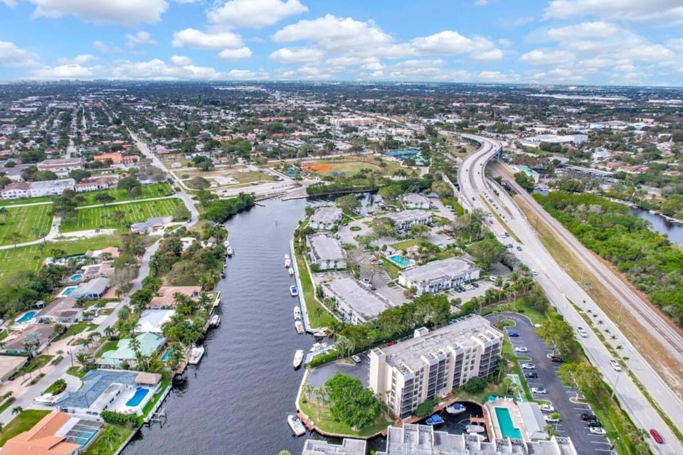 Cozy Boca Raton Getaway Pool BBQ & Serene Lake Apartment in Deerfield Beach