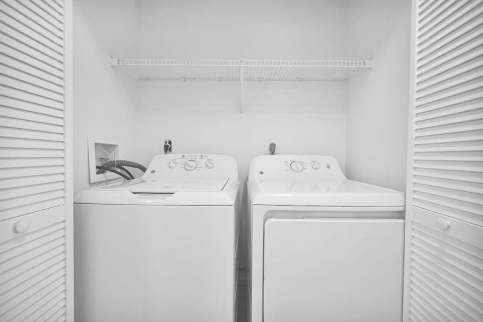 Relaxation & Luxury Pool GYM Parking WIFI Apartment in Deerfield Beach