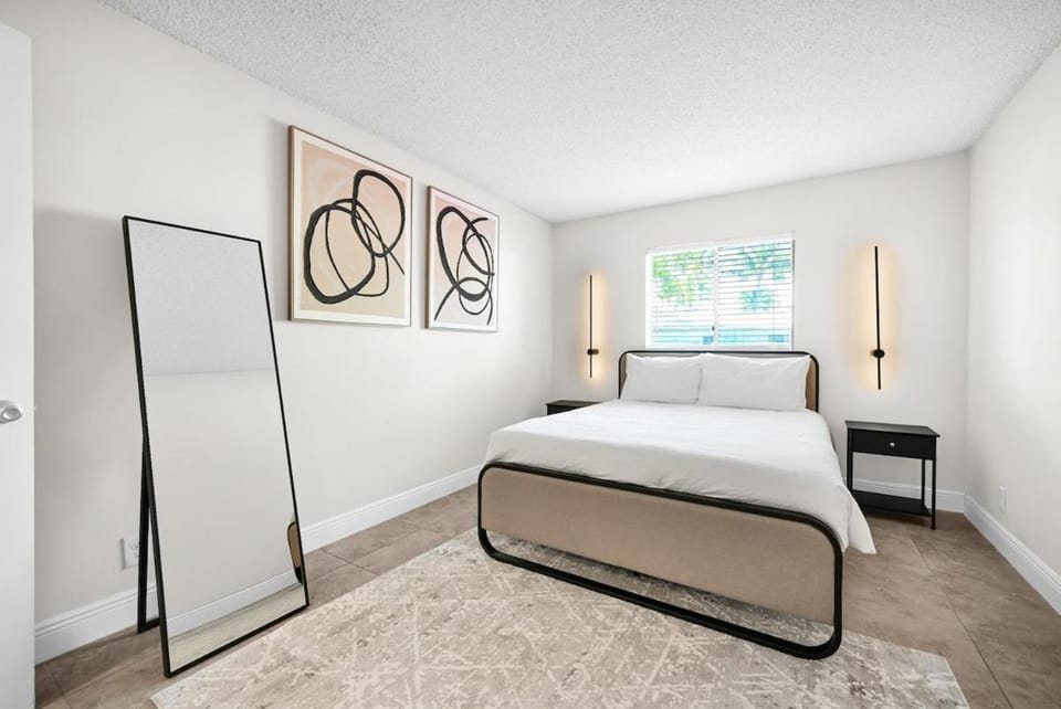 Boca Raton Getaway Poolside Paradise BBQ Apartment in Deerfield Beach