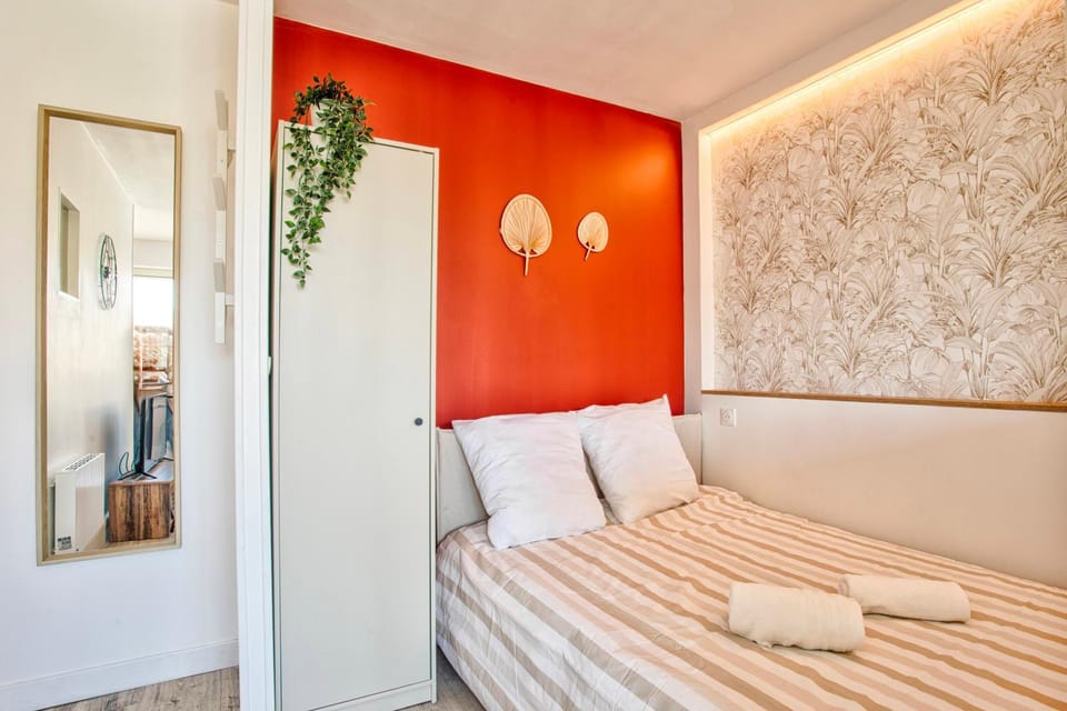 Bed, Bedroom