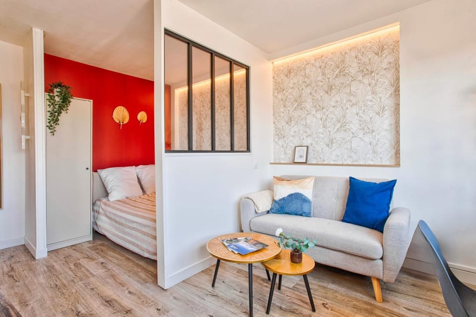 Bed, Living room, Seating area