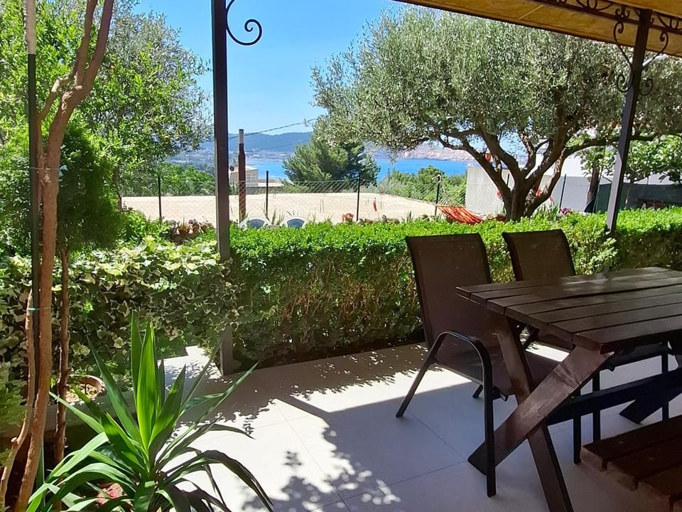 Garden view, Sea view