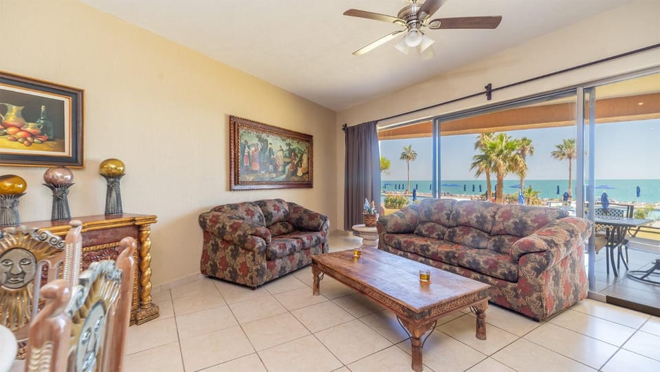 Balcony/Terrace, Living room, Seating area, Sea view