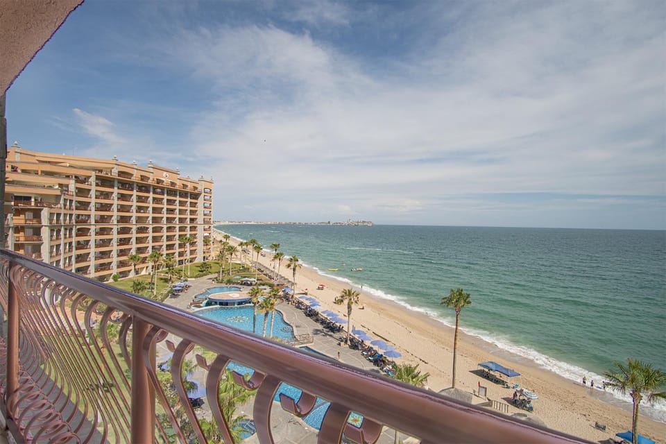 Property building, Day, Balcony/Terrace, Beach, Sea view, sunbed