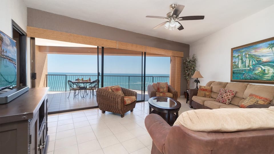 TV and multimedia, Living room, Seating area, Sea view