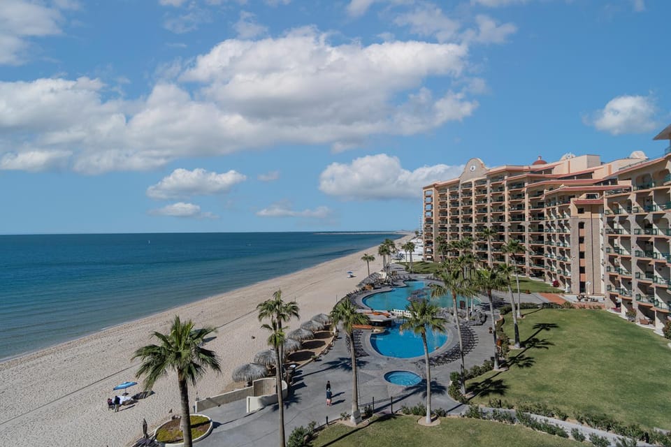 Property building, Day, Bird's eye view, Beach, Sea view, Swimming pool, sunbed