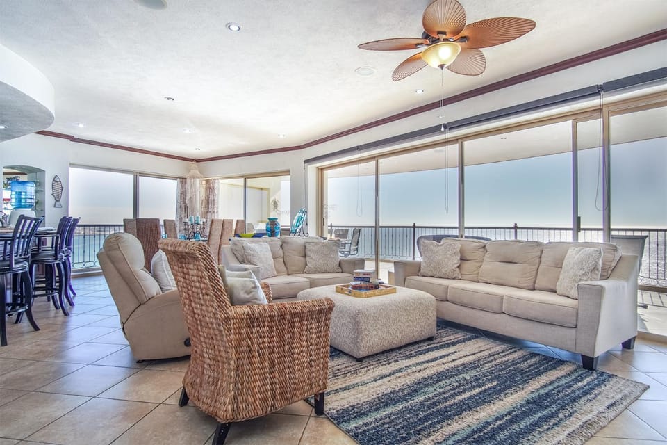 Living room, Photo of the whole room, Seating area
