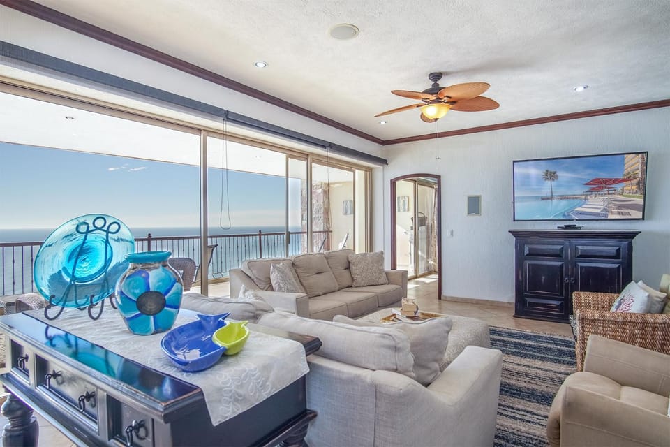 TV and multimedia, Living room, Seating area, Sea view