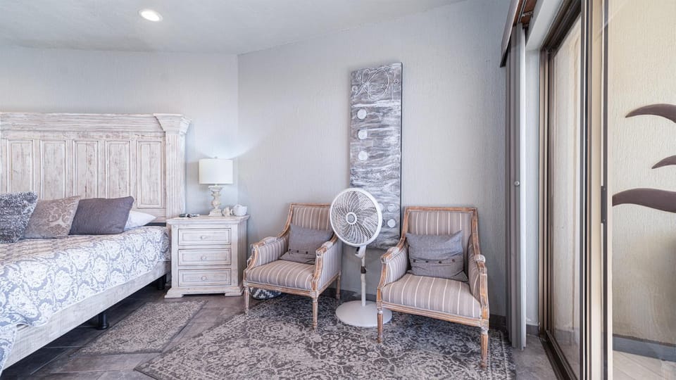 Bed, Seating area, Bedroom