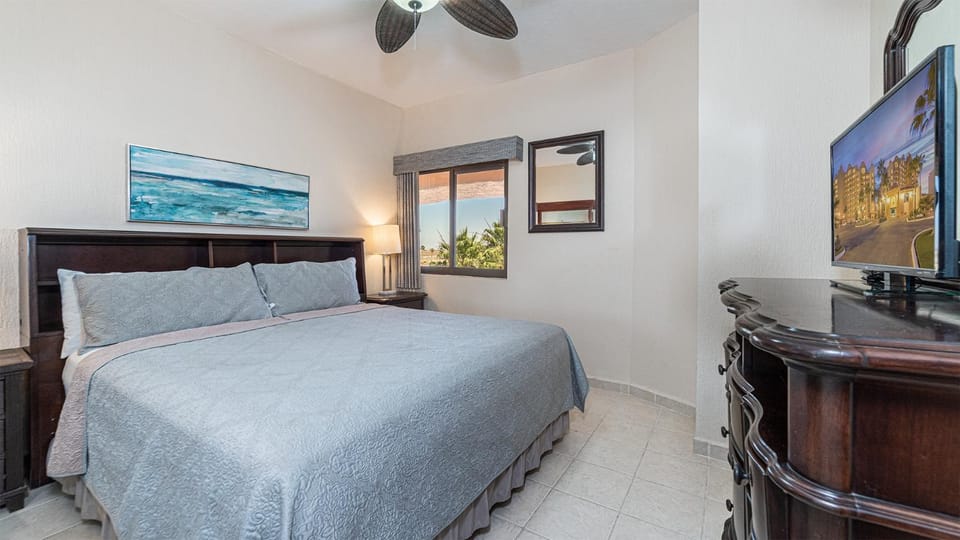 Bed, TV and multimedia, Bedroom