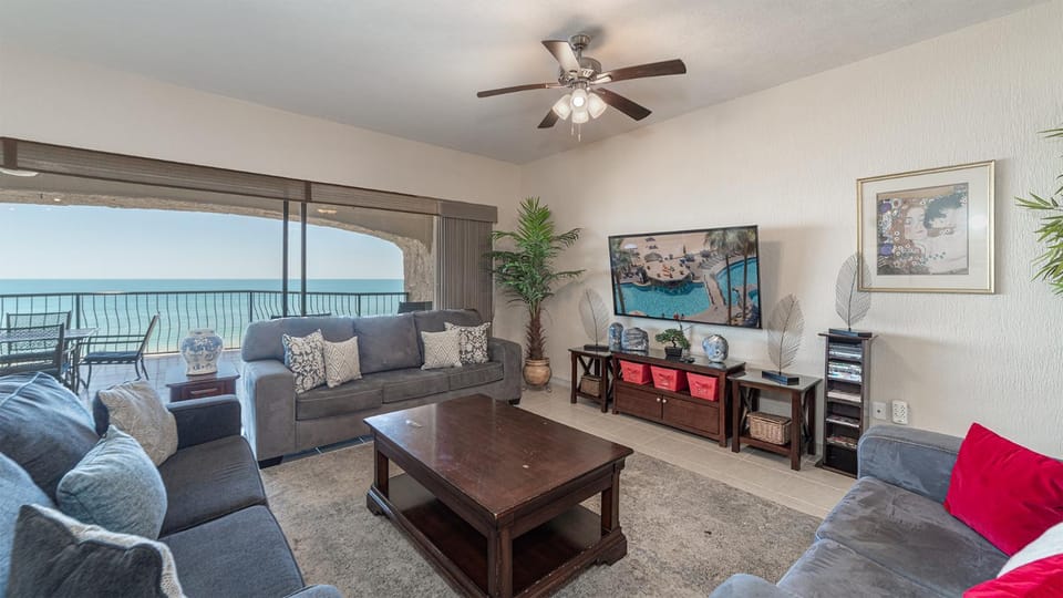TV and multimedia, View (from property/room), Balcony/Terrace, Living room, Seating area, Dining area
