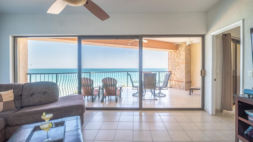 Balcony/Terrace, Living room, Seating area, Dining area