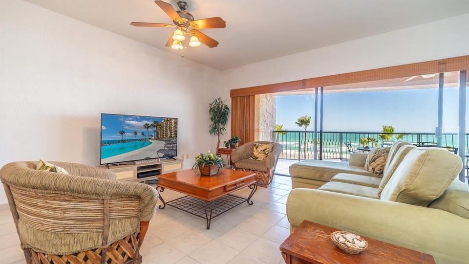 TV and multimedia, View (from property/room), Living room, Seating area