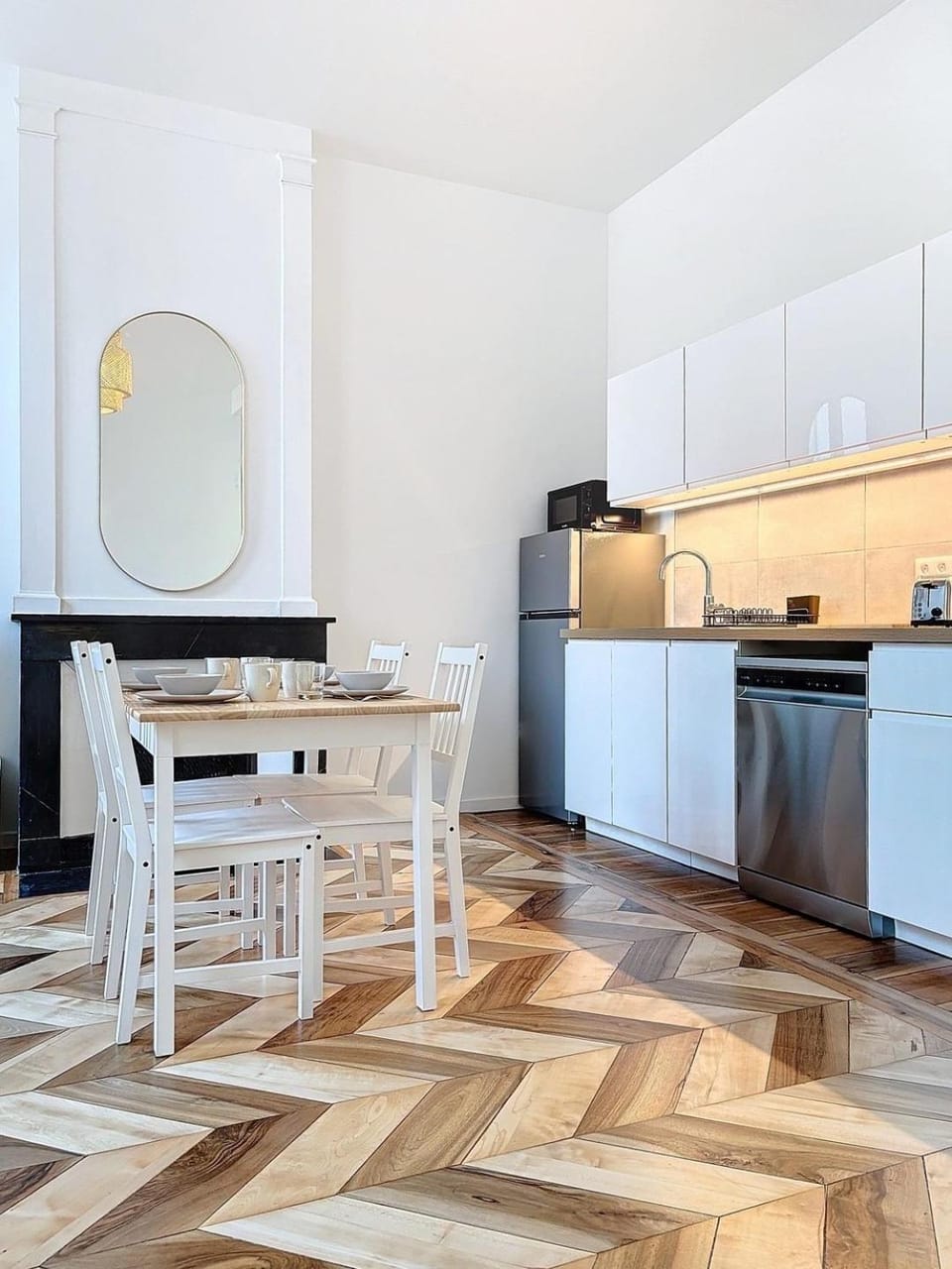 Kitchen or kitchenette, Dining area, dishwasher, stove