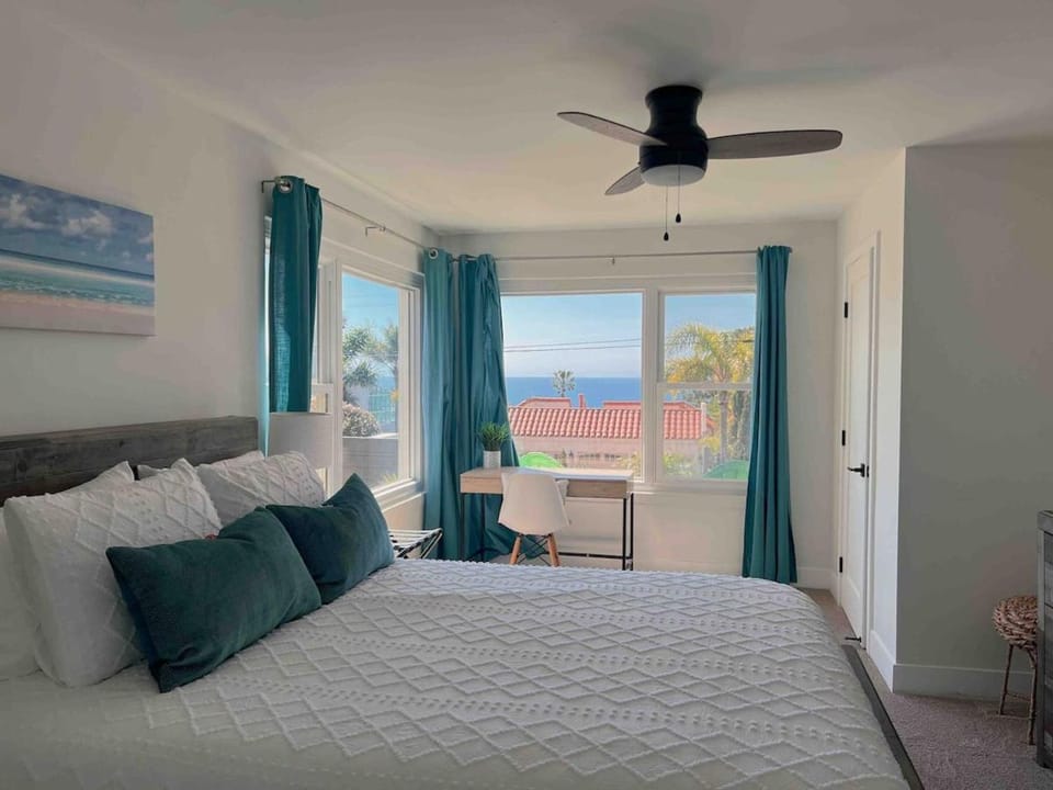 Oceanview Suite Hilltop Apartment in Sunset Cliffs