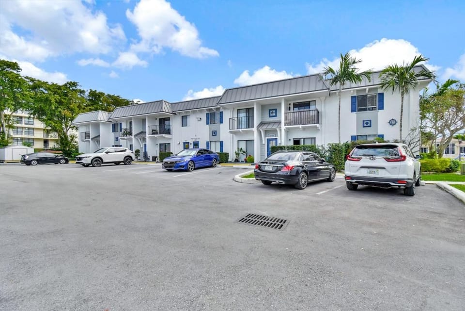 Serene Poolside Getaway Lake Access Parking Apartment in Deerfield Beach