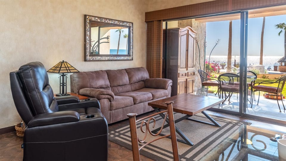 Balcony/Terrace, Living room, Seating area, Dining area