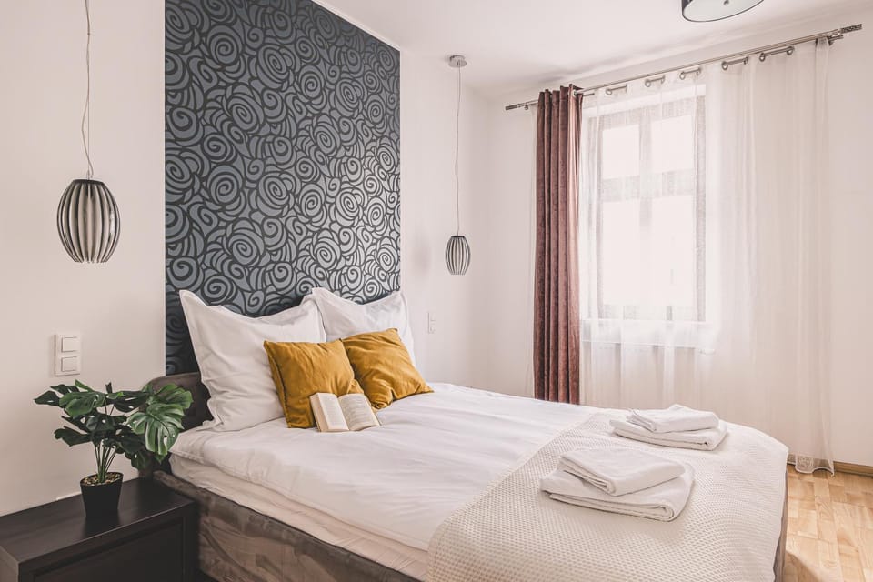 Bed, Photo of the whole room, Bedroom, towels